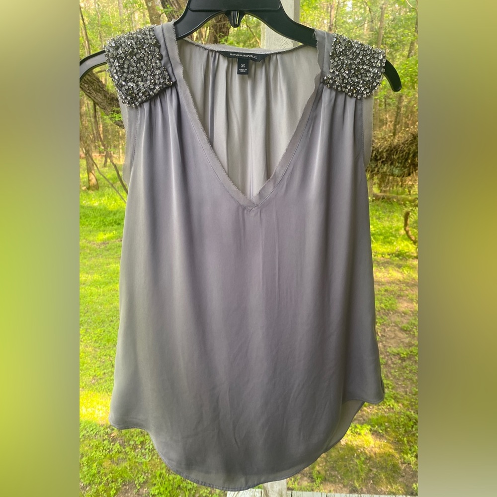 NWOT Banana Republic Blouse, Sleeveless with Sequin Shoulders - Gray Siz…